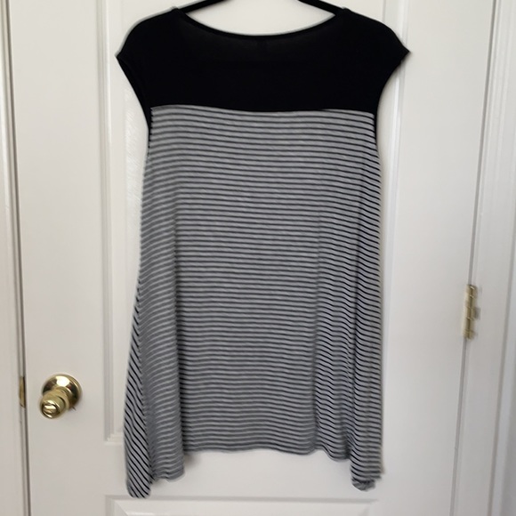 Adorable sleeveless tunic top. Like NEW - Picture 8 of 9